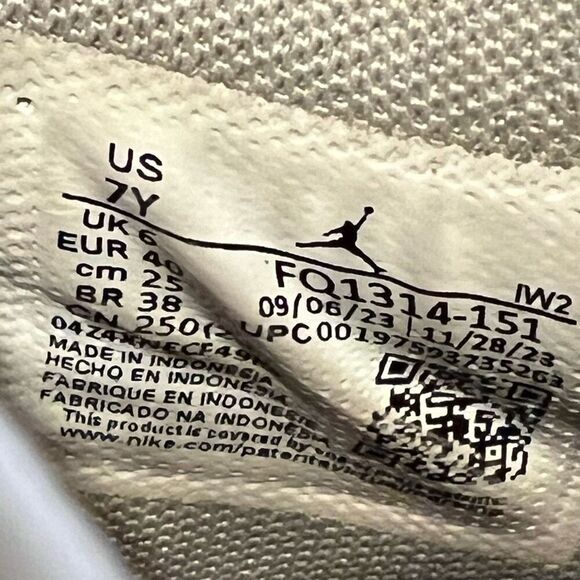 Girls/Womens AIR JORDAN 4 Retro Hyper Violet Basketball Shoes / Size 7Y - 8.5 W - Picture 8 of 9